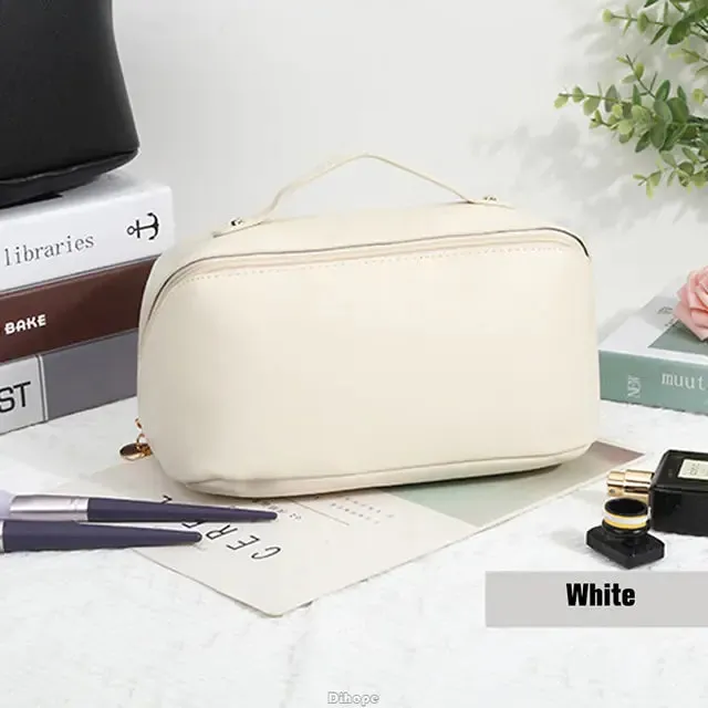 Beauty on the Go: The Stylish & Spacious Leather Makeup Bag ✨