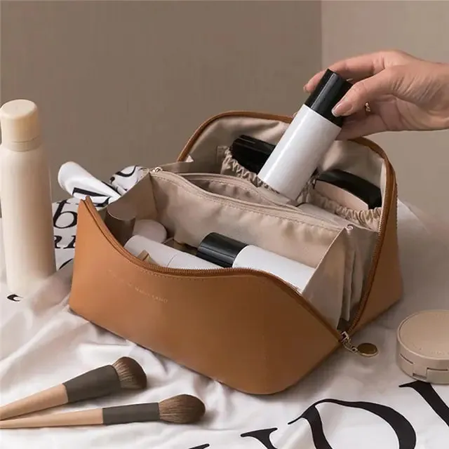 Beauty on the Go: The Stylish & Spacious Leather Makeup Bag ✨