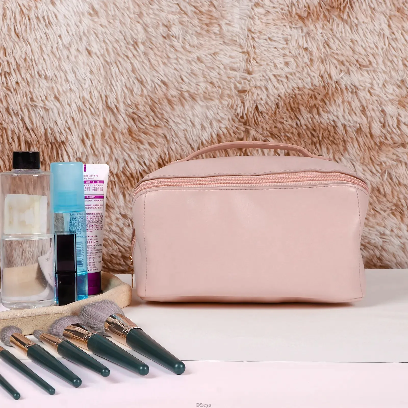 Beauty on the Go: The Stylish & Spacious Leather Makeup Bag ✨