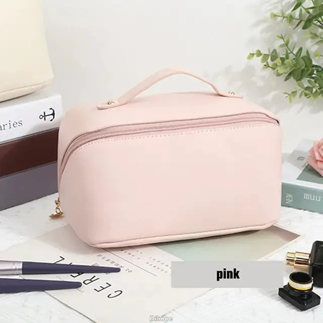 Beauty on the Go: The Stylish & Spacious Leather Makeup Bag ✨