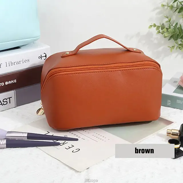 Beauty on the Go: The Stylish & Spacious Leather Makeup Bag ✨