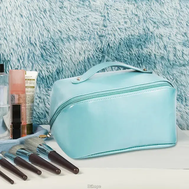 Beauty on the Go: The Stylish & Spacious Leather Makeup Bag ✨