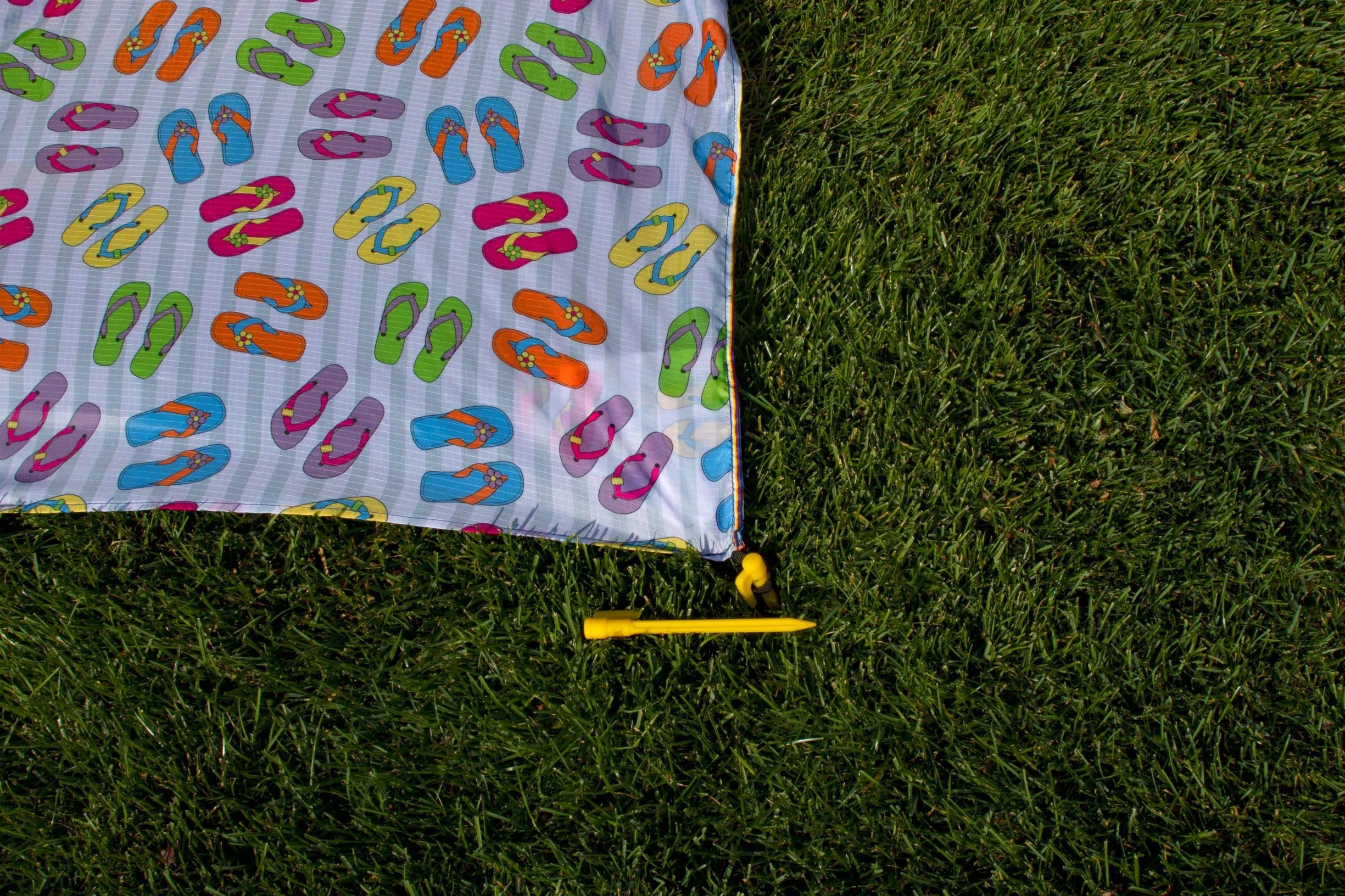 Geckobrands Lightweight Waterproof Blanket