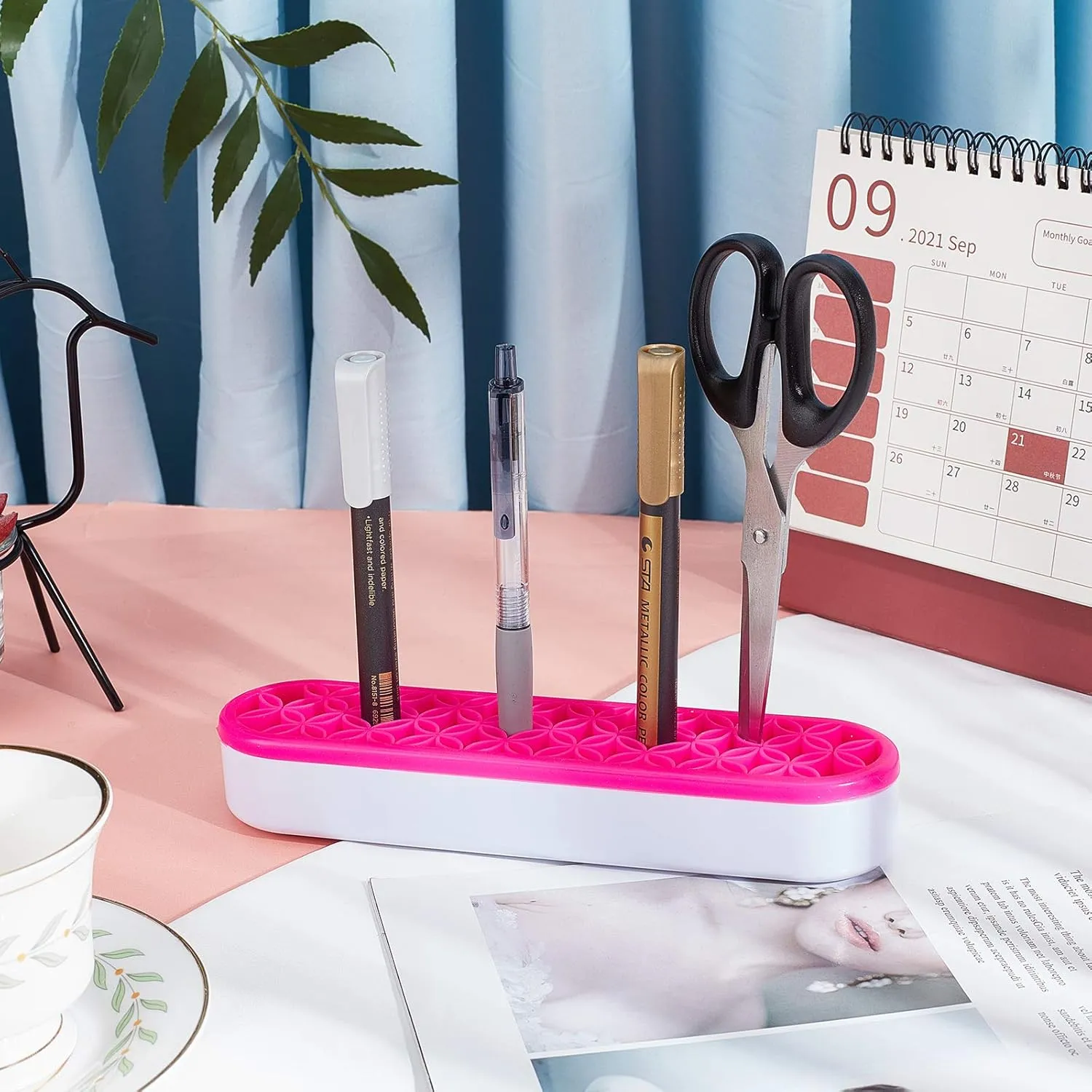 GORGECRAFT Sew Desktop Organizers Silicone Makeup Brush Stand Holder Cosmetic Storage Box Multipurpose Painting Pen Holder for Sewing Craft Tools Stash and Store (Rose Red)