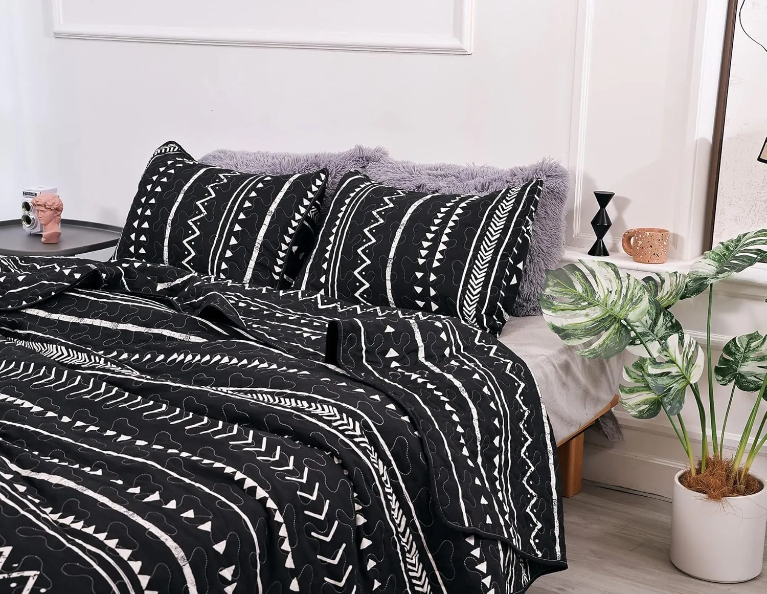 JANZAA Queen Quilt Boho Quilt Bedspread Queen Size Boho Bedding White Geometric Printed on Black Quilt for All Season(Two Pillow Cases)