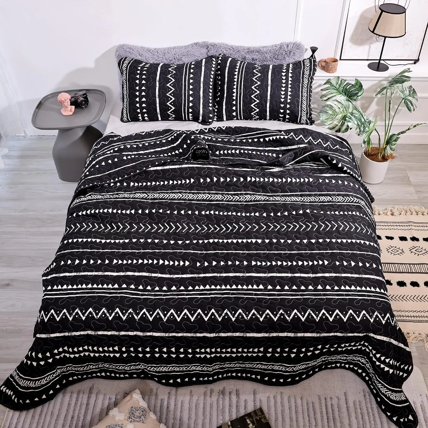 JANZAA Queen Quilt Boho Quilt Bedspread Queen Size Boho Bedding White Geometric Printed on Black Quilt for All Season(Two Pillow Cases)