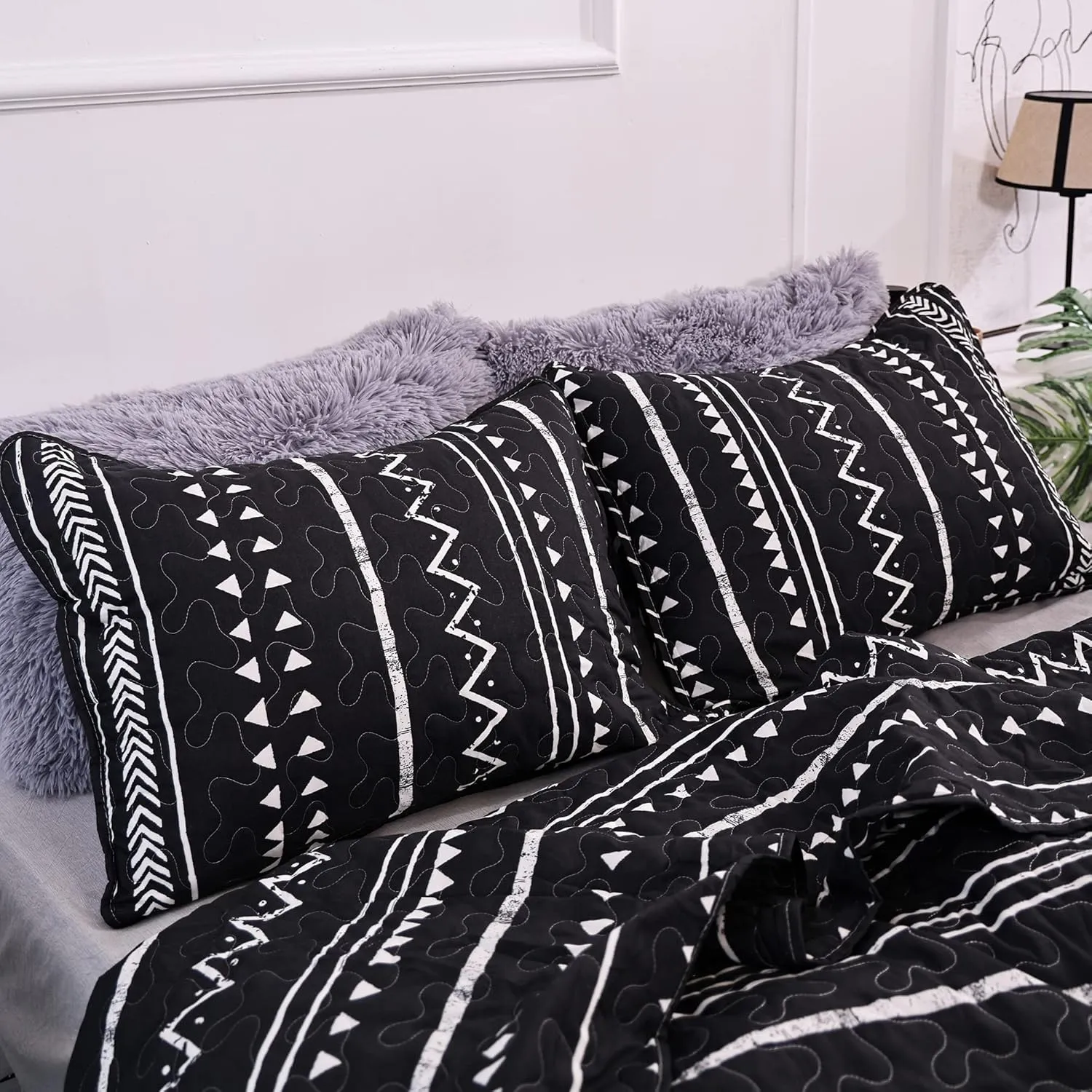 JANZAA Queen Quilt Boho Quilt Bedspread Queen Size Boho Bedding White Geometric Printed on Black Quilt for All Season(Two Pillow Cases)