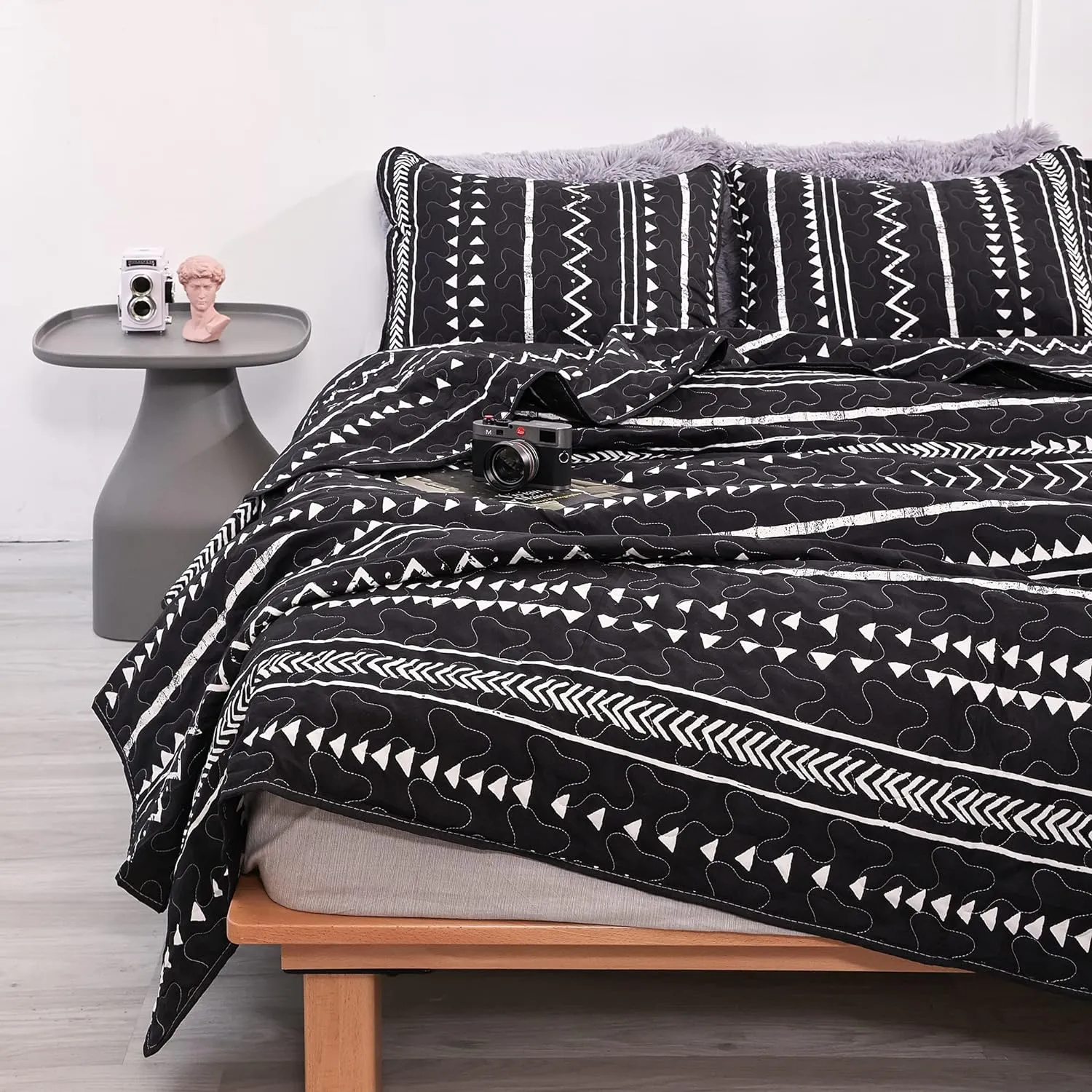 JANZAA Queen Quilt Boho Quilt Bedspread Queen Size Boho Bedding White Geometric Printed on Black Quilt for All Season(Two Pillow Cases)