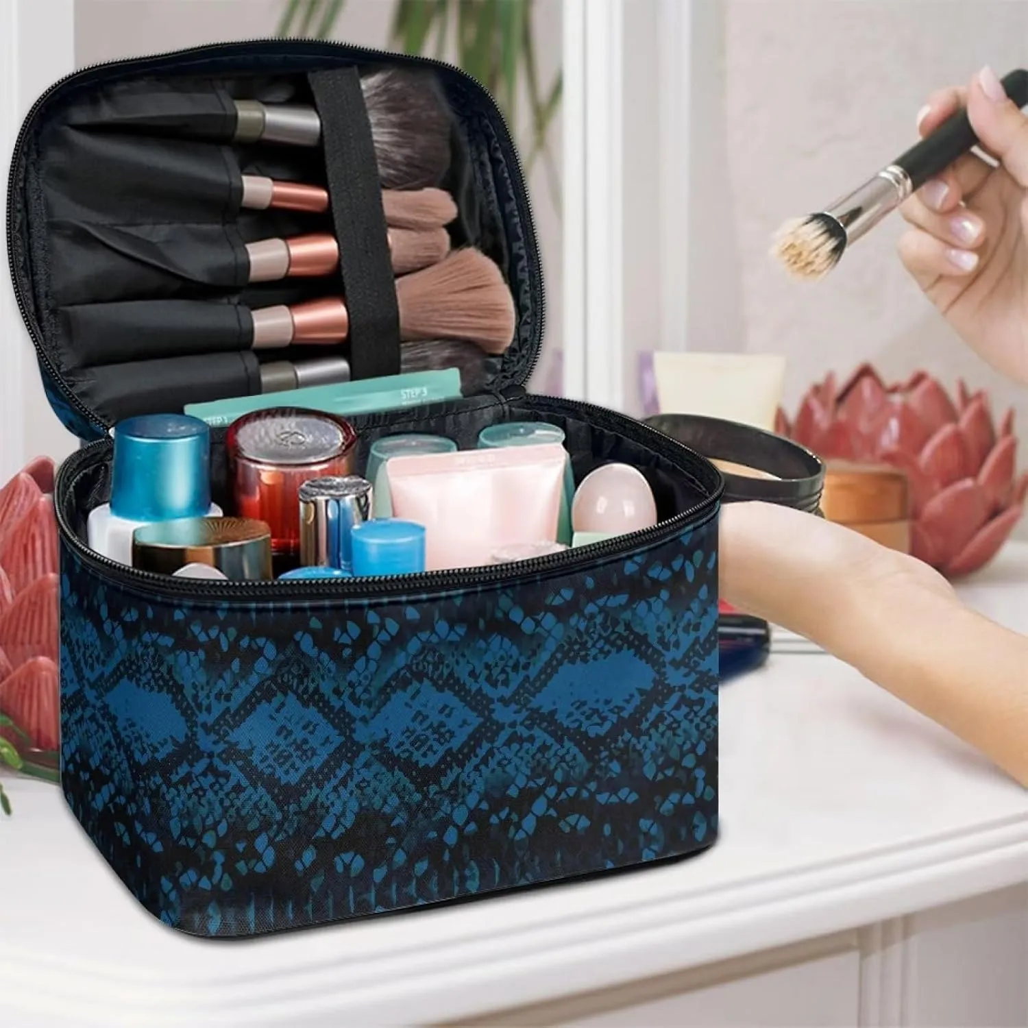 Uasibuni Serpentine Small Cosmetic Bag Travel Aesthetic Makeup Bag Organizer Storage Pouch Handbags Makeup Case